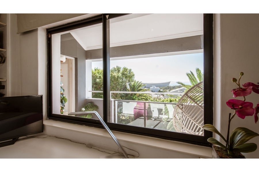 5 Bedroom Property for Sale in Green Point Western Cape